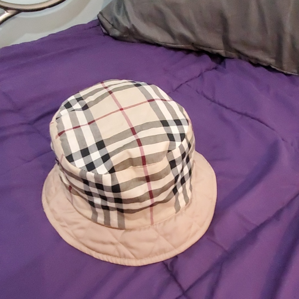Burberry Bucket Reversible Hat - Picture 5 of 5
